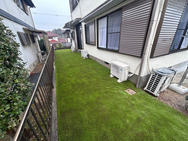 木津川市Ｋ様 お庭の人工芝と充填剤