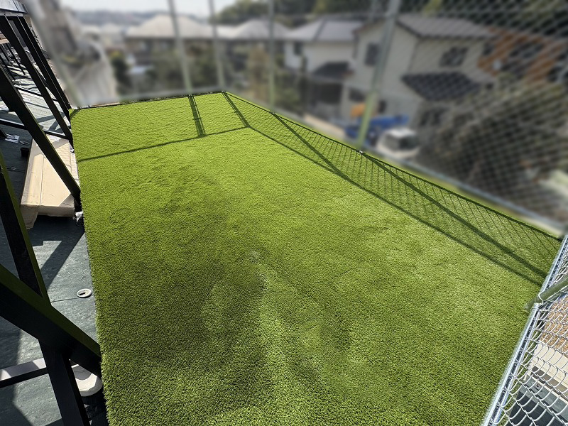 箕面市Ｏ様 法面デッキの人工芝