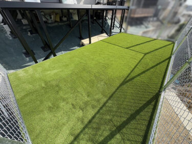 箕面市Ｏ様 法面デッキの人工芝