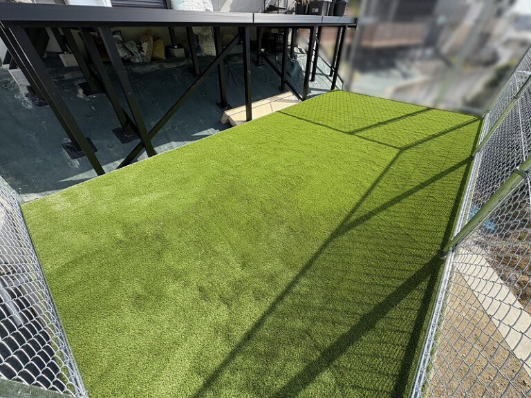 箕面市Ｏ様 法面デッキの人工芝