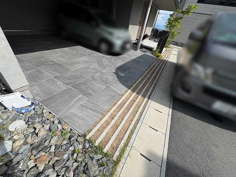 箕面市Ｚ様 駐車場の人工芝と植栽