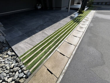 箕面市Ｚ様 駐車場の人工芝と植栽