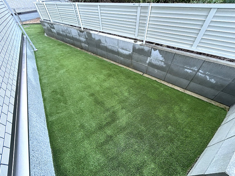 箕面市Y様 駐車場とお庭の人工芝
